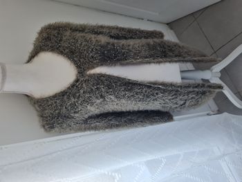 Gilet gris avec strass