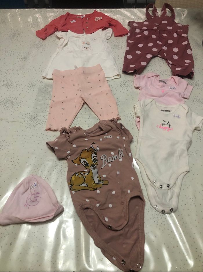 Lot vêtements bébé fille 1 mois