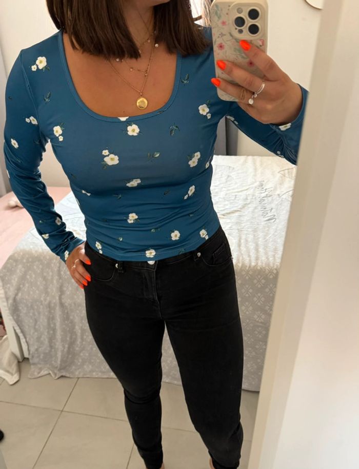 Petit haut crop top fleuri taille m neuf