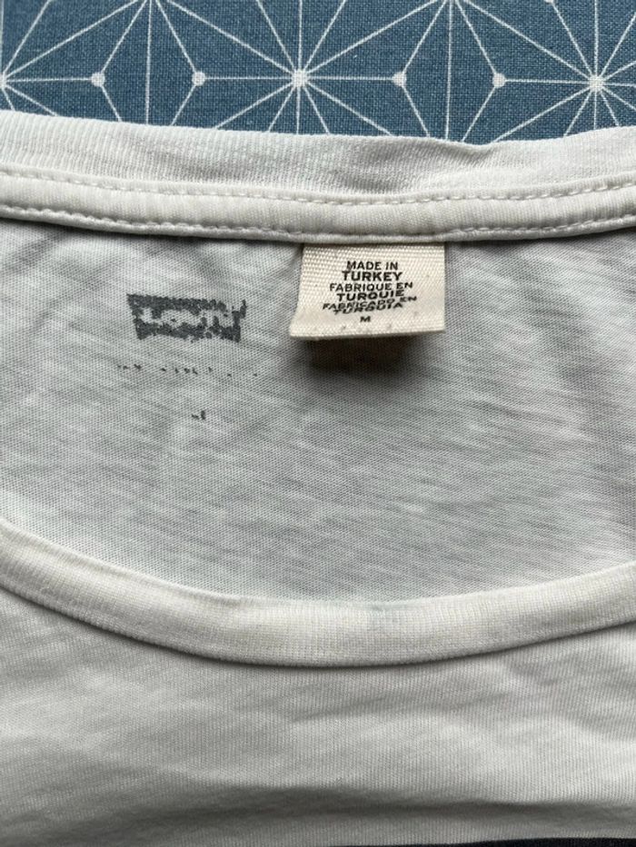 T shirt Levi’s femme taille M couleur blanc état satisfaisant - photo numéro 4
