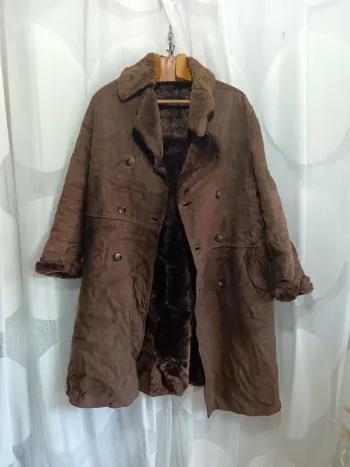 Burberry "manteau d'exception cuir retourné" t.
