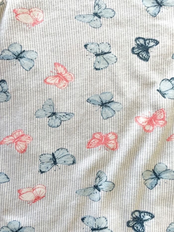 T-shirt manches courtes imprimé papillons H&M bébé fille taille 6-9 mois - photo numéro 4