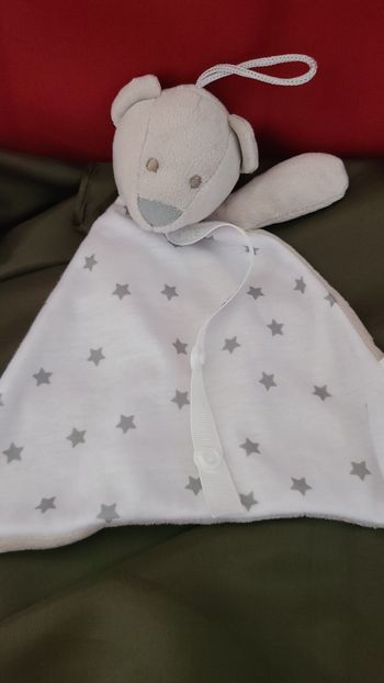 doudou plat ours gris etoile blanc bebiou attache tetine nature et senteurs