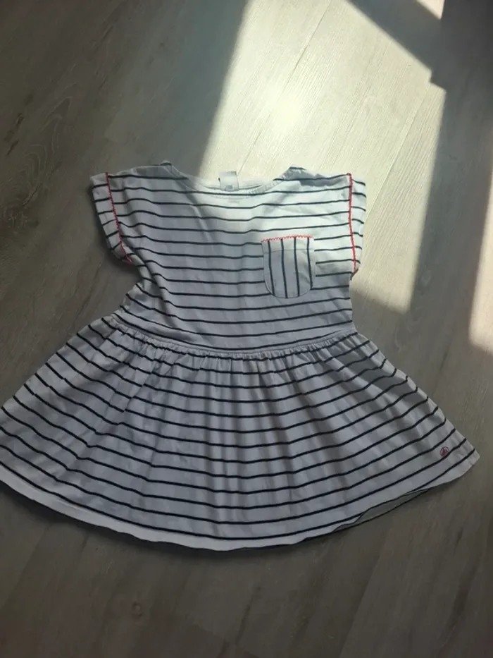 Lot 3 robes filles 4 ans - photo numéro 6