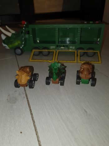 Camion dinosaures