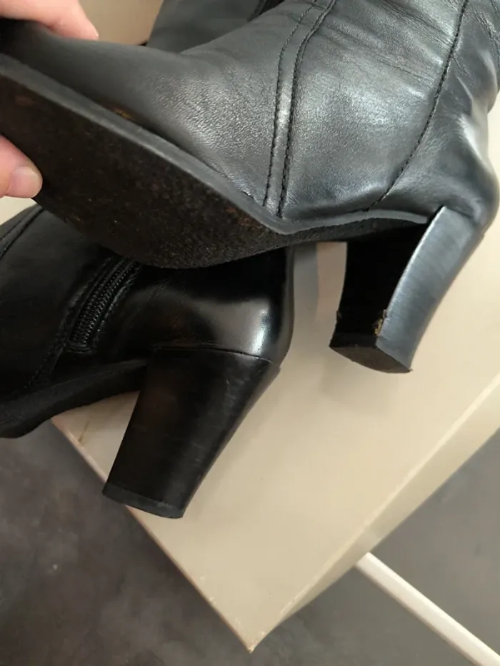 Bottes hautes à talons noires. Pointure 39. - photo numéro 3