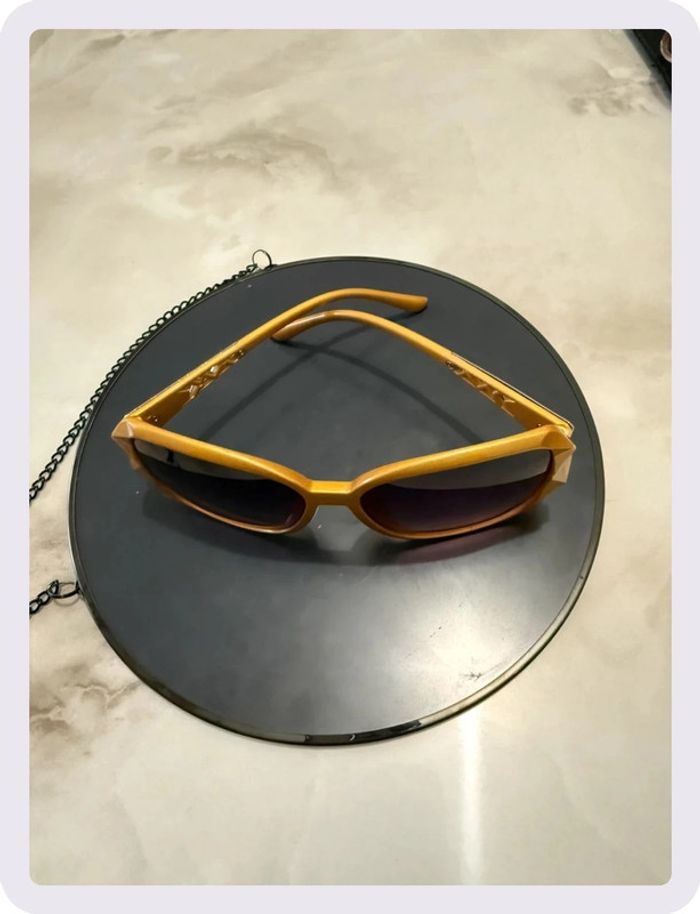 Lunette de soleil dorée - photo numéro 3