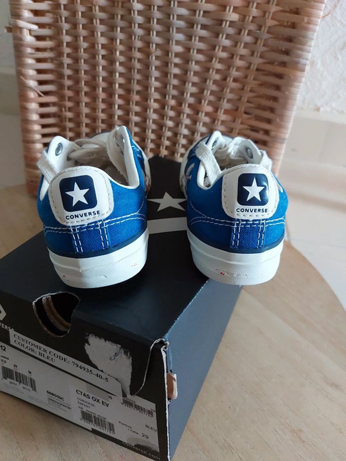 Converse en toile bleu Pointure 29 très bon état - photo numéro 2