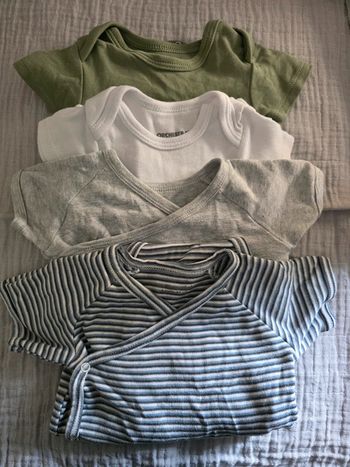 Lot 4 body 6 mois