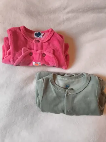 Lot de deux pyjamas 1 pièces mot d'enfant