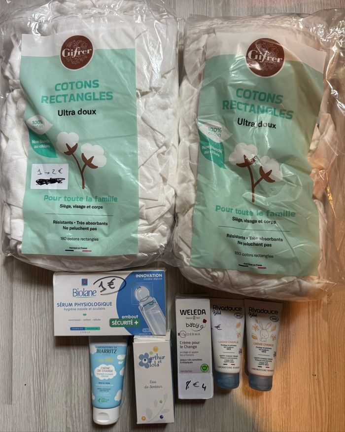 Lot de 8 produits neufs bébé : 4 crèmes de change + eau de senteur + sérum physiologique + 2 sachets coton pad