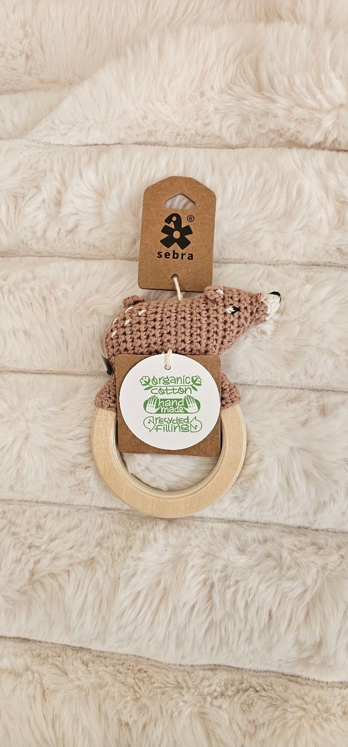 Magnifique hochet en bois et en crochet  Sebra Neuf