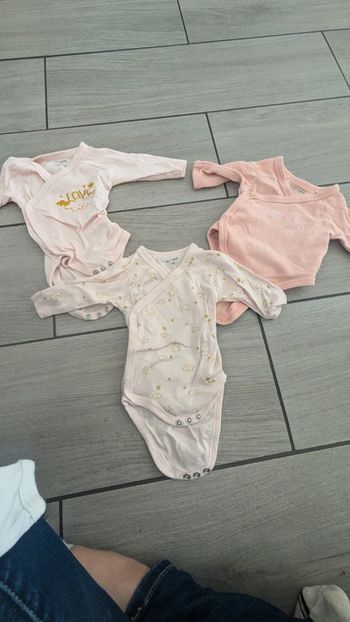 Lot 3 bodys 1 mois