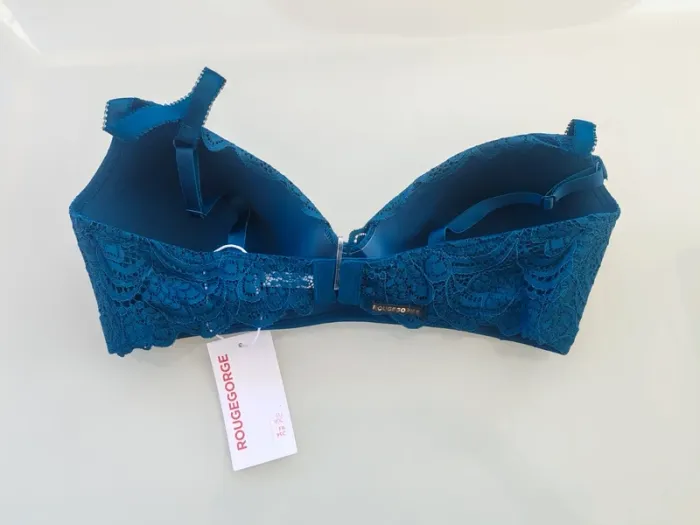 Soutien gorge neuf rouge gorge taille 95C - photo numéro 2