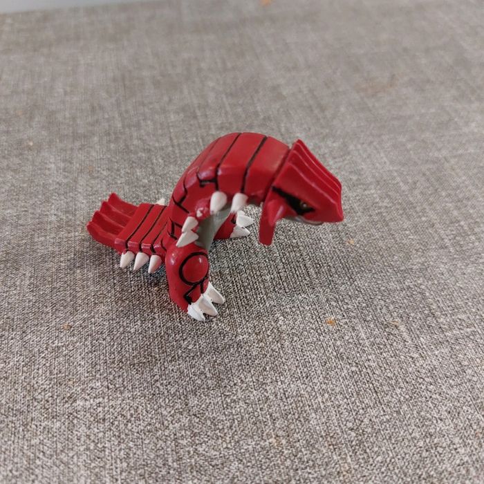 Figurine pokemon groudon
