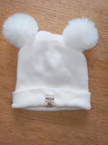 Bonnet blanc neuf sans étiquette 9 mois 12 mois