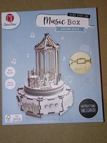 Boîte a musique maison de jardin