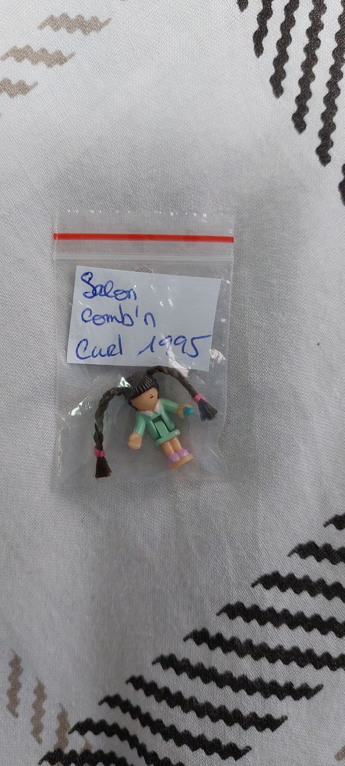 Personnage du salon comb'n curl 1995 Polly Pocket
