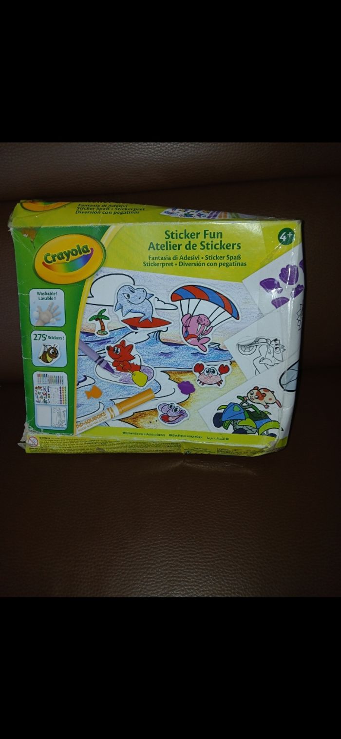 Atelier de stickers crayola a partir de 4 ans