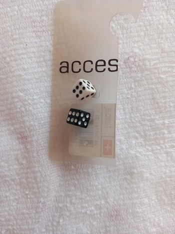 👧boucles d'oreilles Neuf dès de jeu