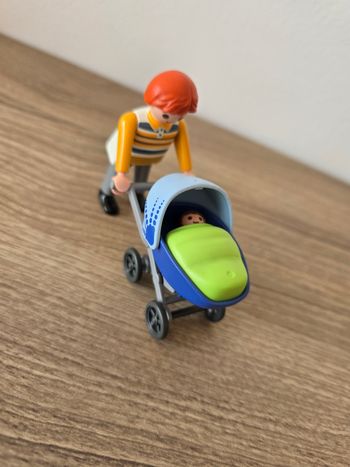 Maman et son bébé en l'anneau playmobil