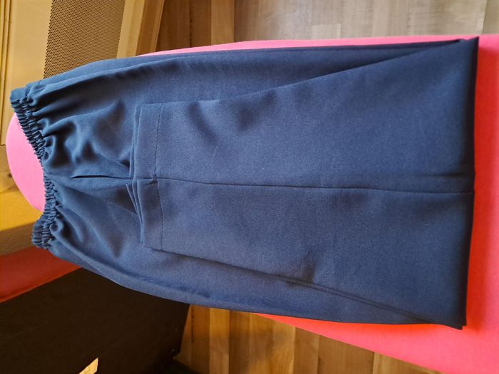 lot 5 pantalons DONT 2 NEUFS  et 3 bas jooing adidas ; en tbe - photo numéro 10