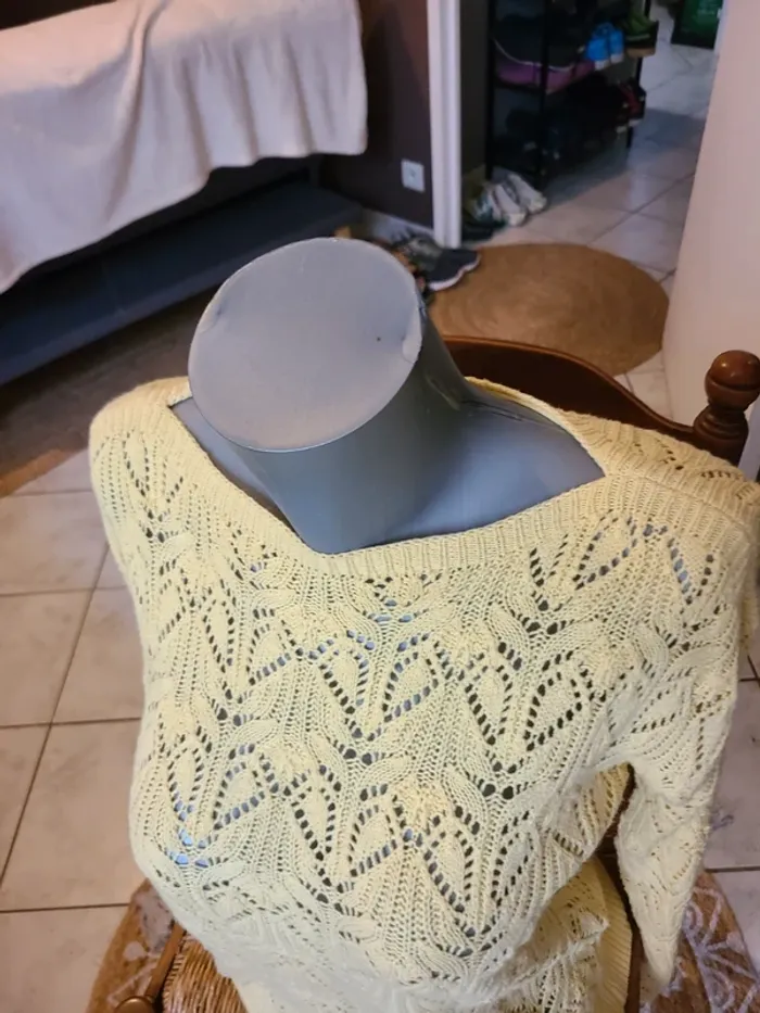 Joli petit pull jaune 38 - photo numéro 3