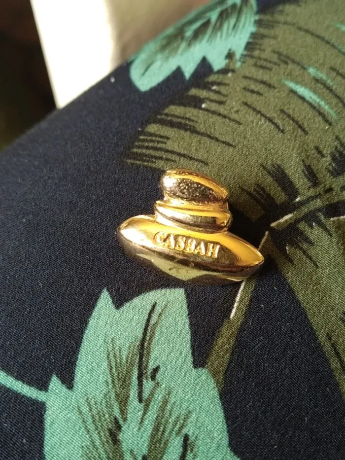 Broche pins pin's pin parfum avon casbah