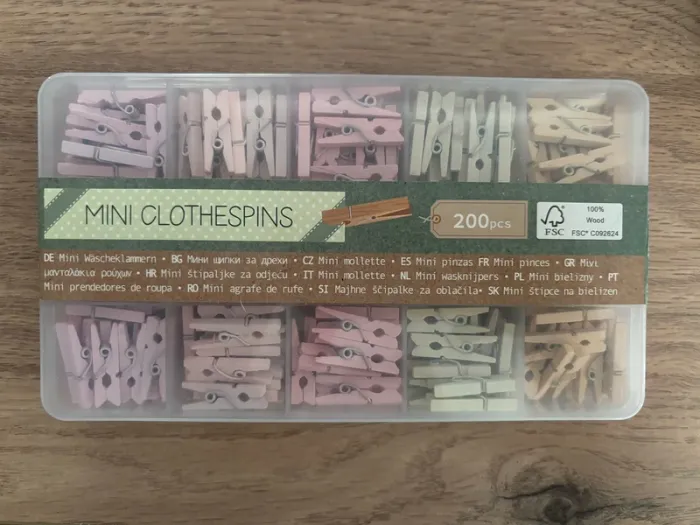 Boîte de 200 minis pinces à linge en bois colorés neuve - photo numéro 2
