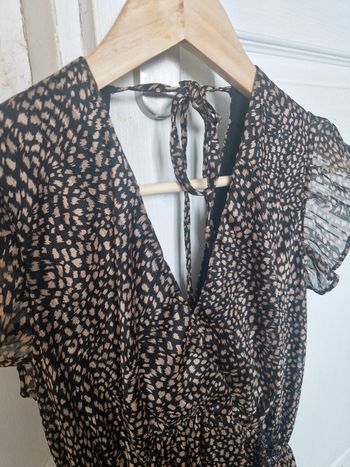 Robe noire et dorée