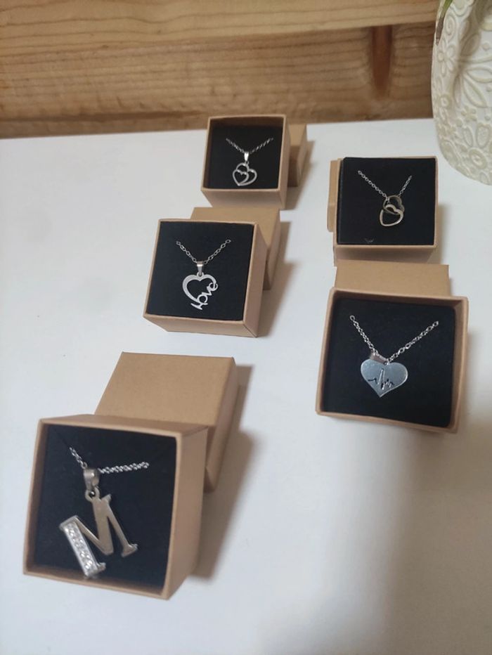 Collier pendentif et boîte