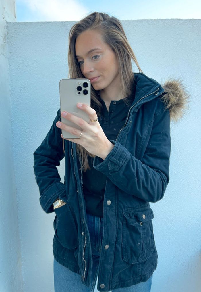 Manteau Hollister bleu marine avec logo rouge - photo numéro 5