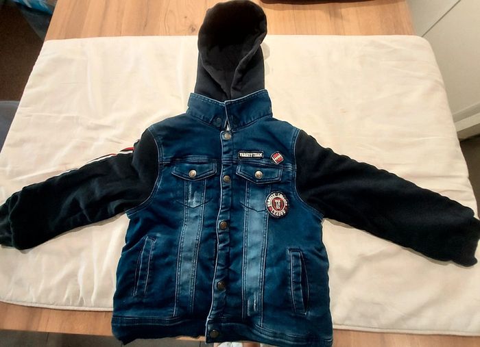 Veste doublée avec capuche détachable 6 ans
Orchestra