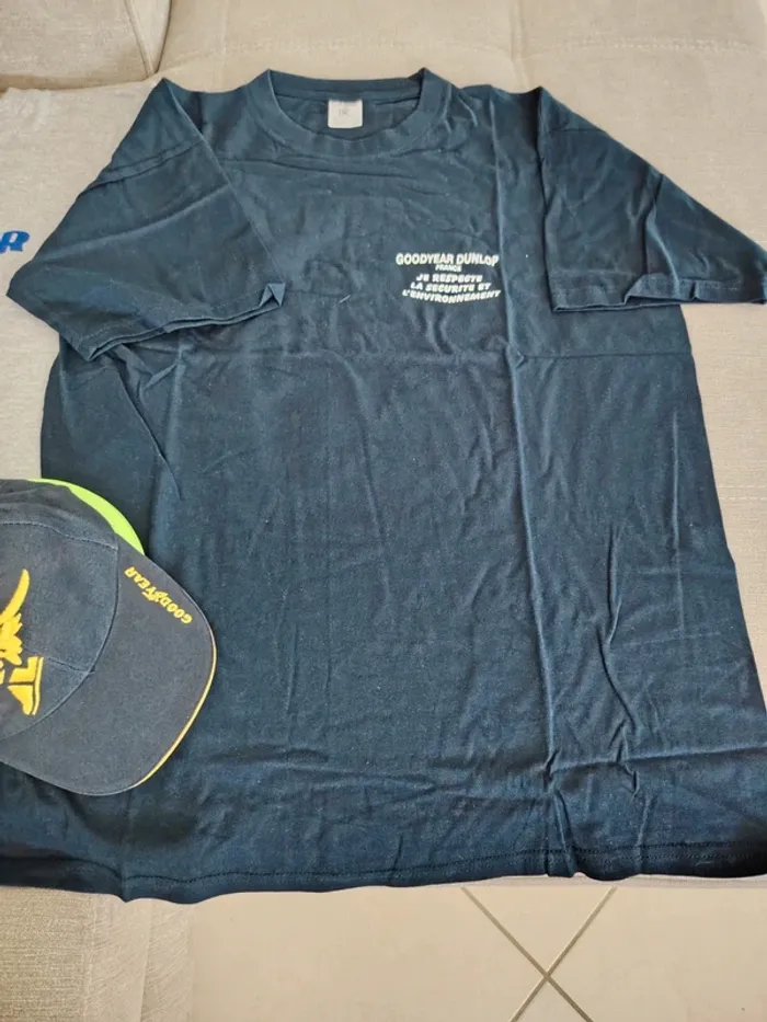 2 t shirt L et une casquette Goodyear neuf - photo numéro 3
