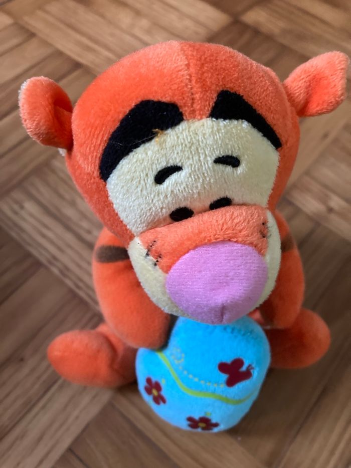 Peluche Tigrou œuf de Pâques