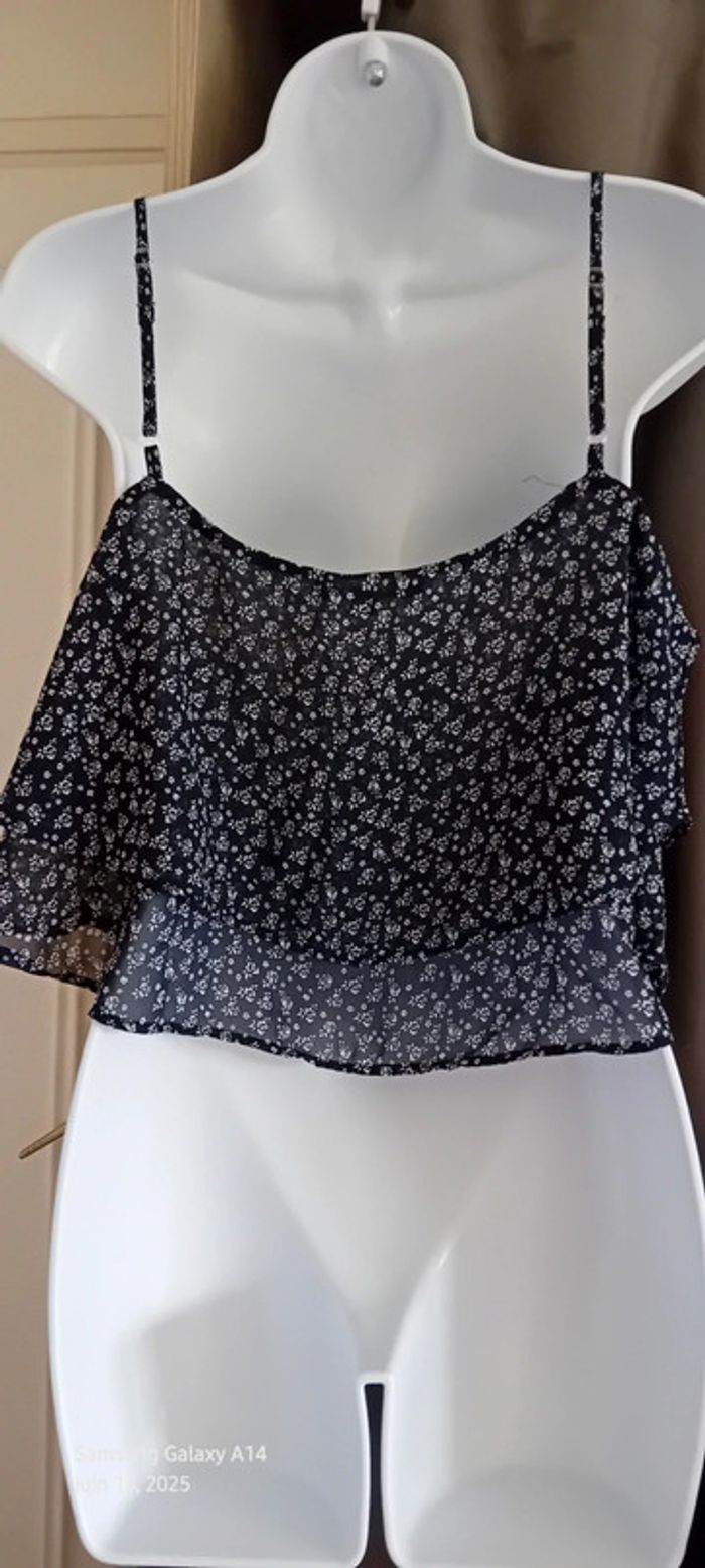 Top court fines bretelles avec volants imprimé fleurs marine femme S Tailly weijl - photo numéro 2