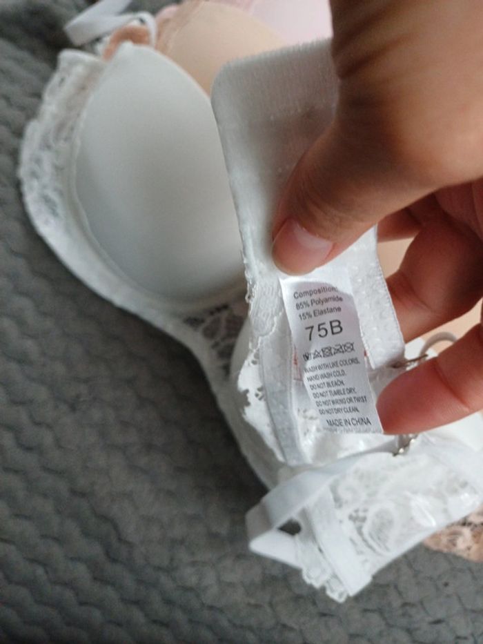 Lot soutien gorge - photo numéro 2