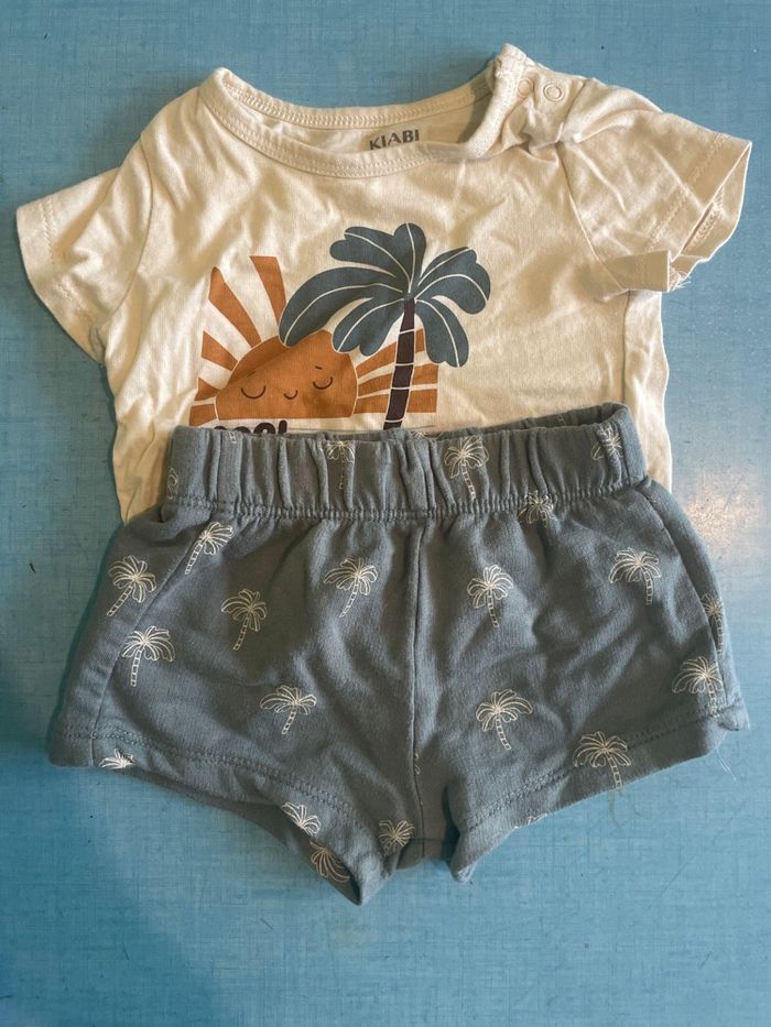 T-shirt + short bébé