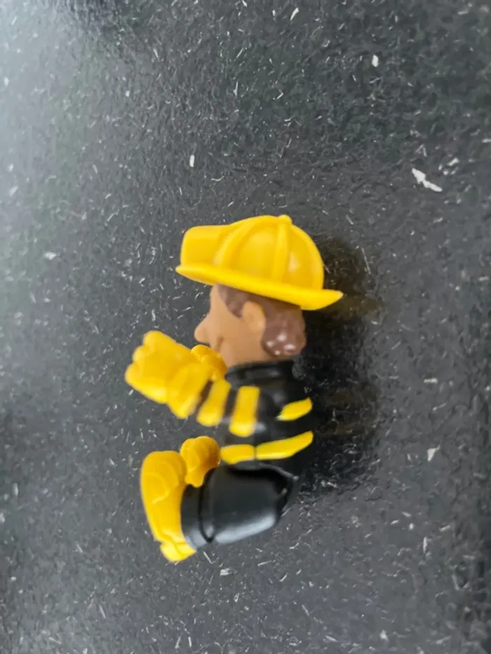 Petite figurine soldat du feu 🔥 - photo numéro 4