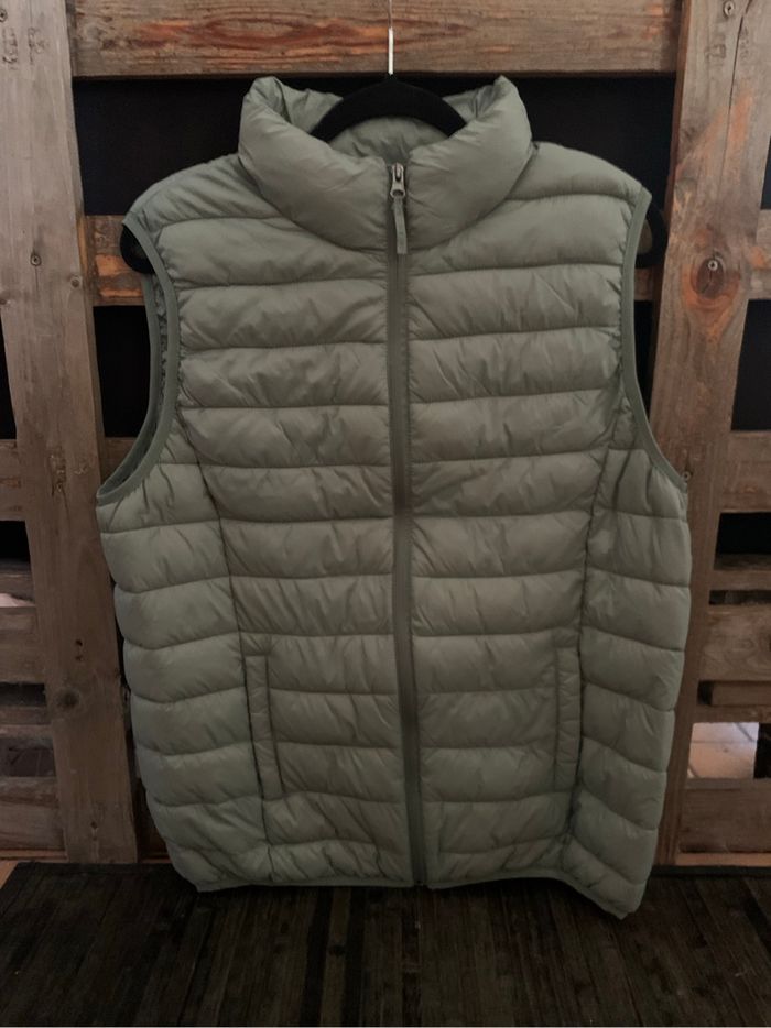 Doudoune sans manche 7€ Taille 42