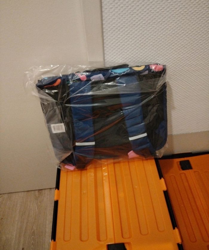 Cartable neuf - photo numéro 2