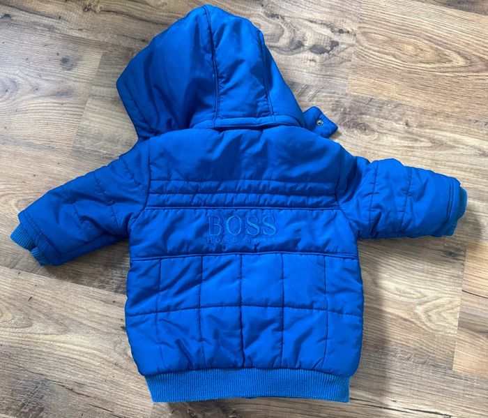 Doudoune Hugo boss taille 12 mois.