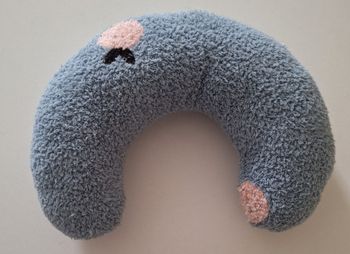 Coussin de voyage bleu pour la nuque