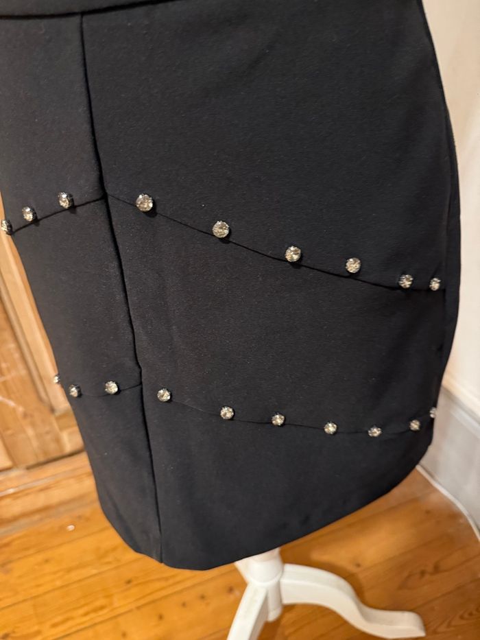 Jupe noire brillante - photo numéro 4