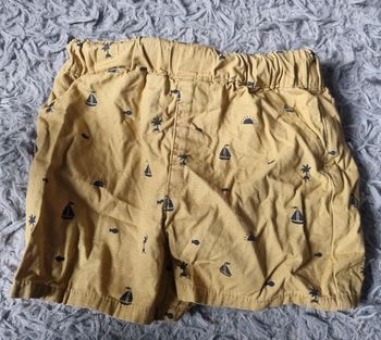 Short moutarde motif été 24mois 83-89cm