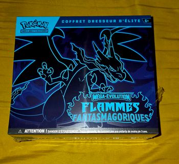 ETB Pokémon – Flammes Phantasmagoriques ME02 – Défaut sur le coté (trou)- Neuf FR