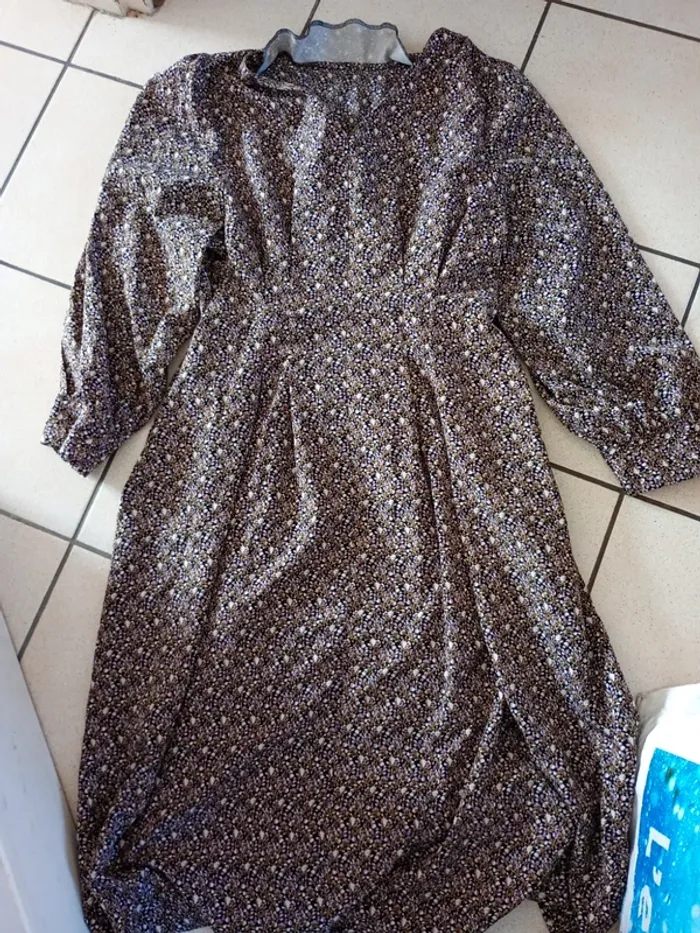 Robe neuve taille 4L