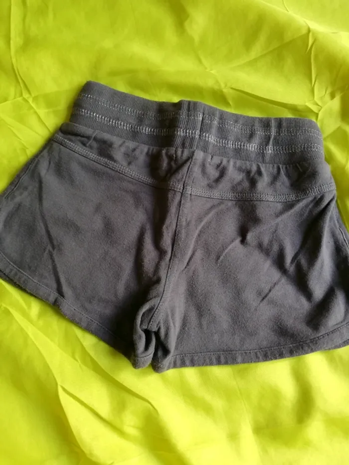 Short gris fille - photo numéro 2