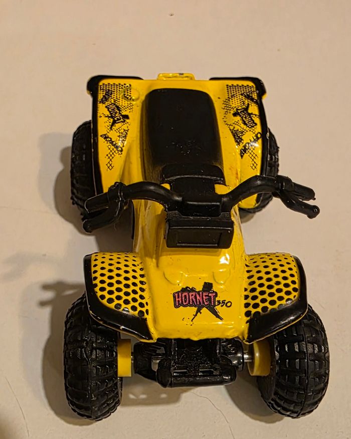 Quad miniature jaune et noir Maisto