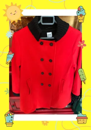 Manteau rouge à boutons noirs 14 ans hugo boss